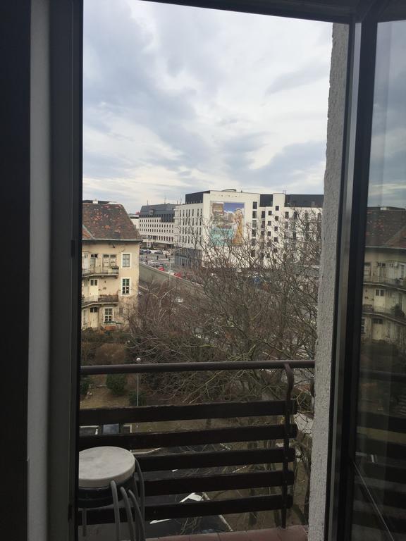 Apartment Maximilian Братислава Екстериор снимка