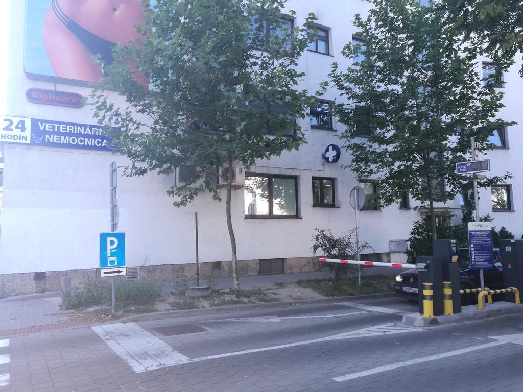 Apartment Maximilian Братислава Екстериор снимка