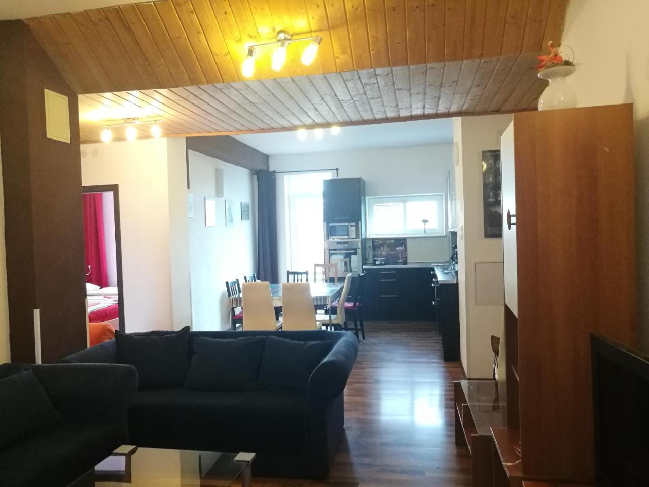 Apartment Maximilian Братислава Екстериор снимка